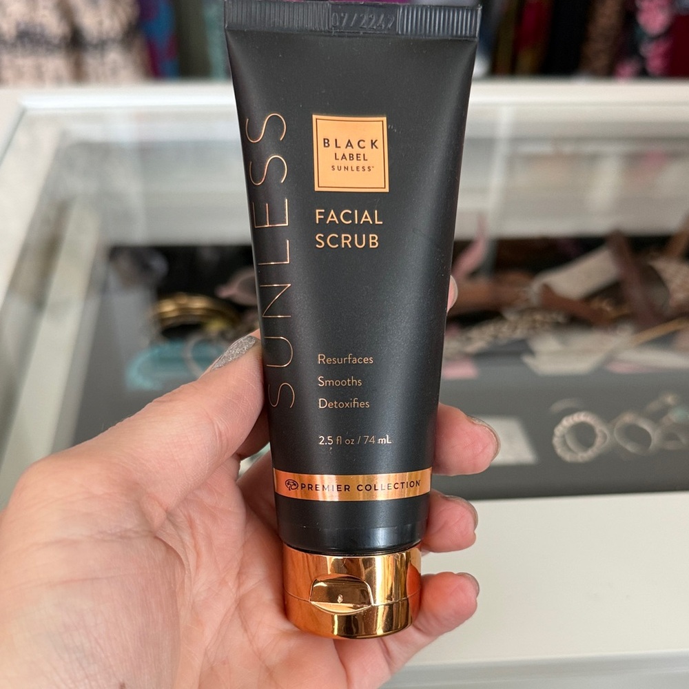 Sunless Black Label Facial Scrub - Black & Gold